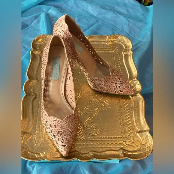 EUC w/box,Blue by Betsey Johnson Elsa Princess pumps,rose gold,ABS crystals, 8 - Picture 2 of 16